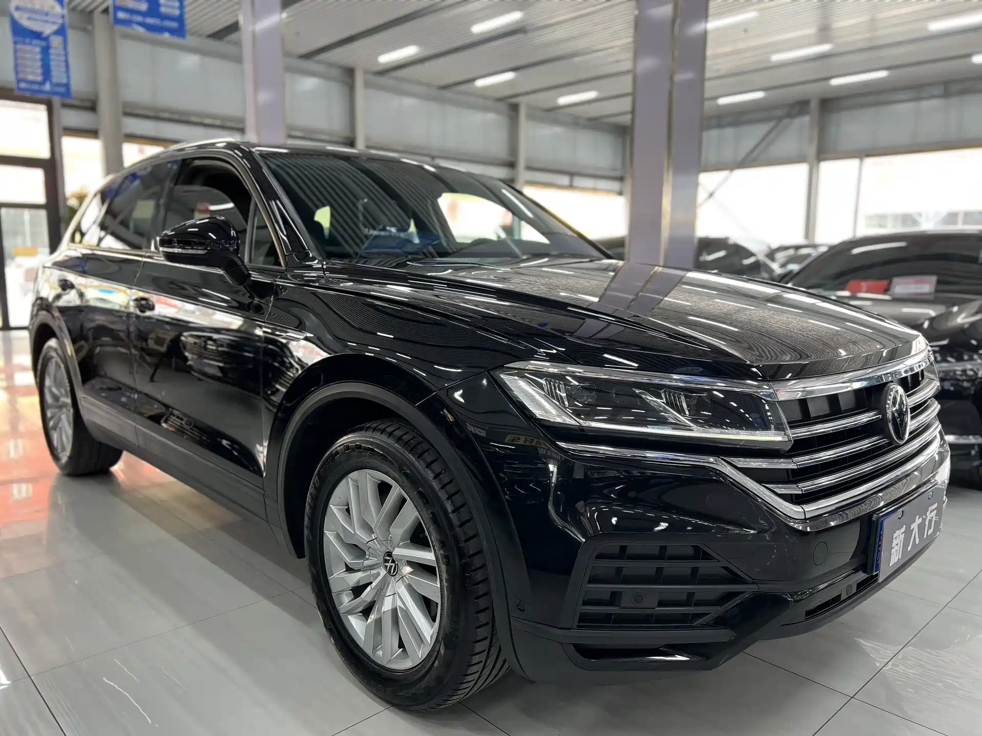 Фото 3 - Volkswagen Touareg