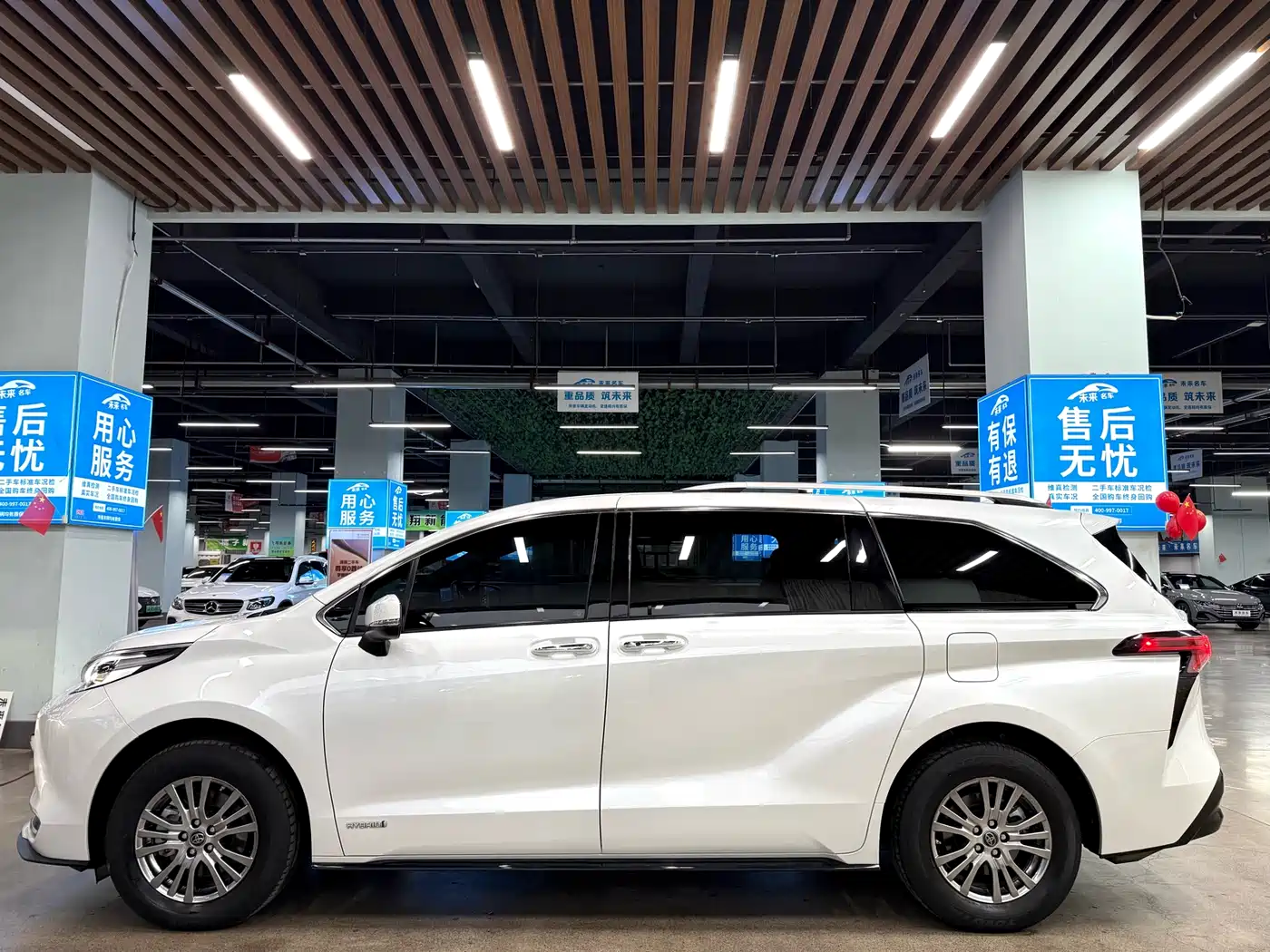Toyota Sienna 2021 2.5L Hybrid Premium Edition фото 18