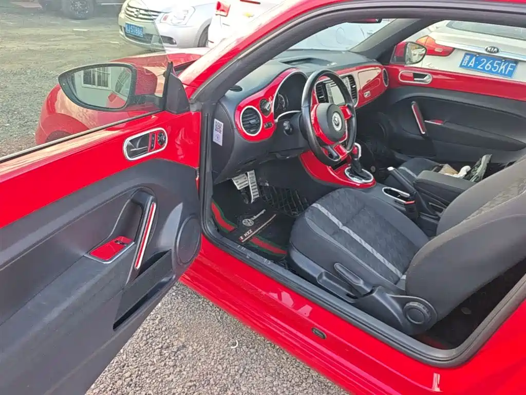 Volkswagen Beetle 2018 180TSI Trend Joy Edition фото 16