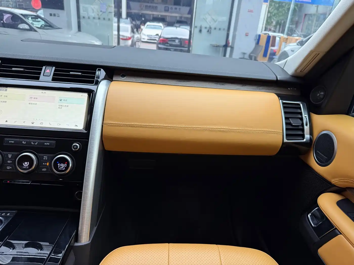 Land Rover Discovery 2017 3.0 SC V6 HSE фото 24