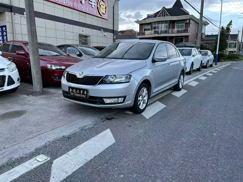 Škoda Rapid 2015 1.6L Automatic Smart Selection фото 2