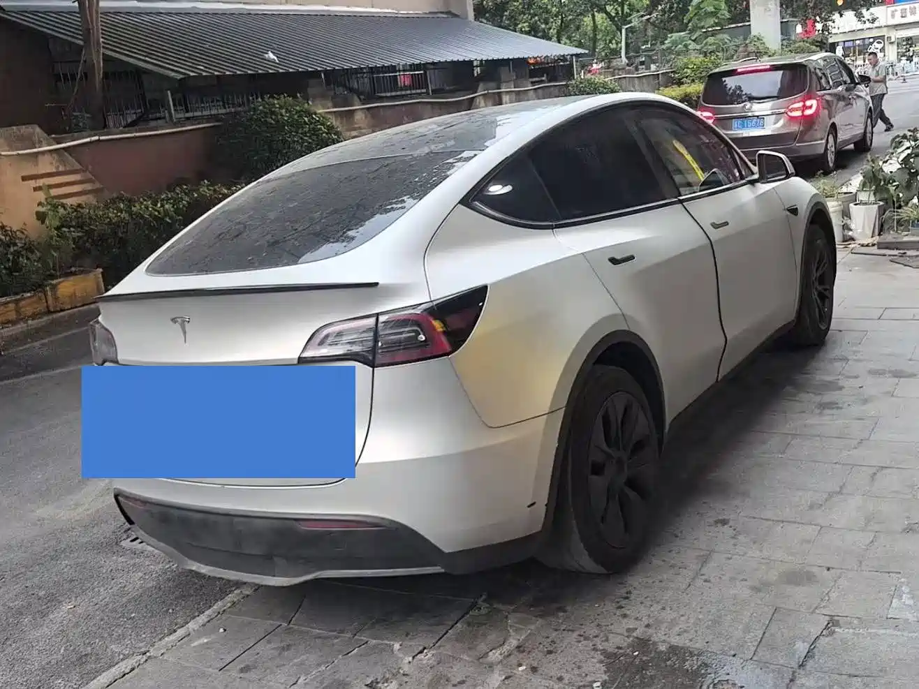Photo 4 - Tesla Model Y