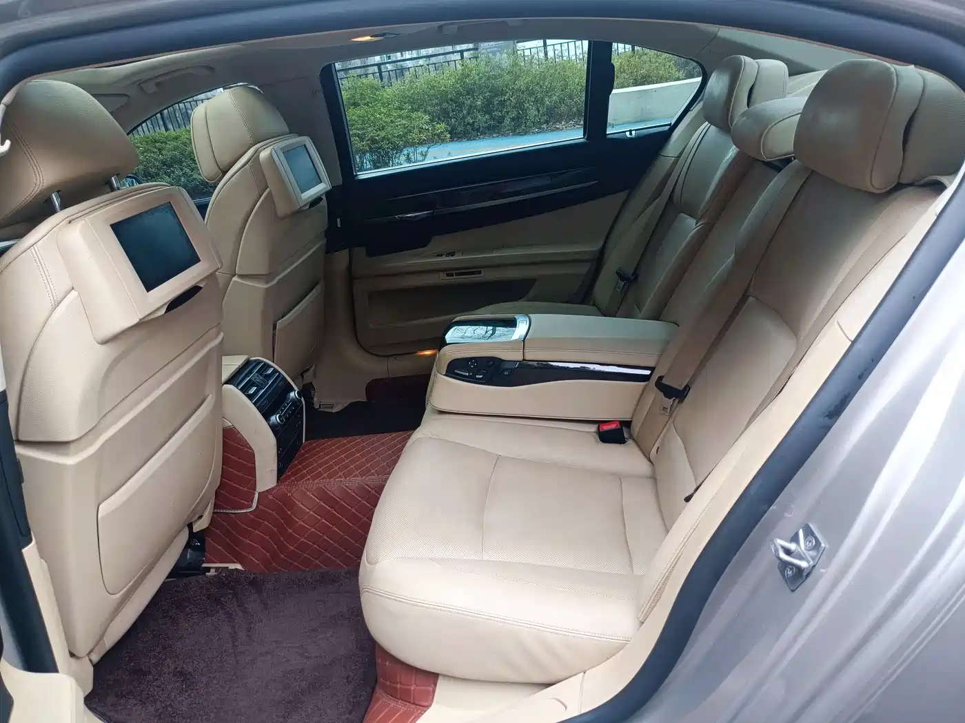 BMW 7 Series 2009 740Li Premium фото 36