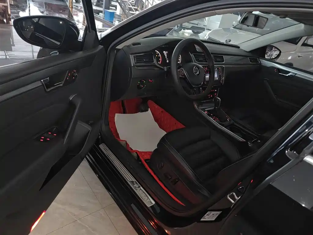 Volkswagen Passat 2017 330TSI DSG Prestige фото 13