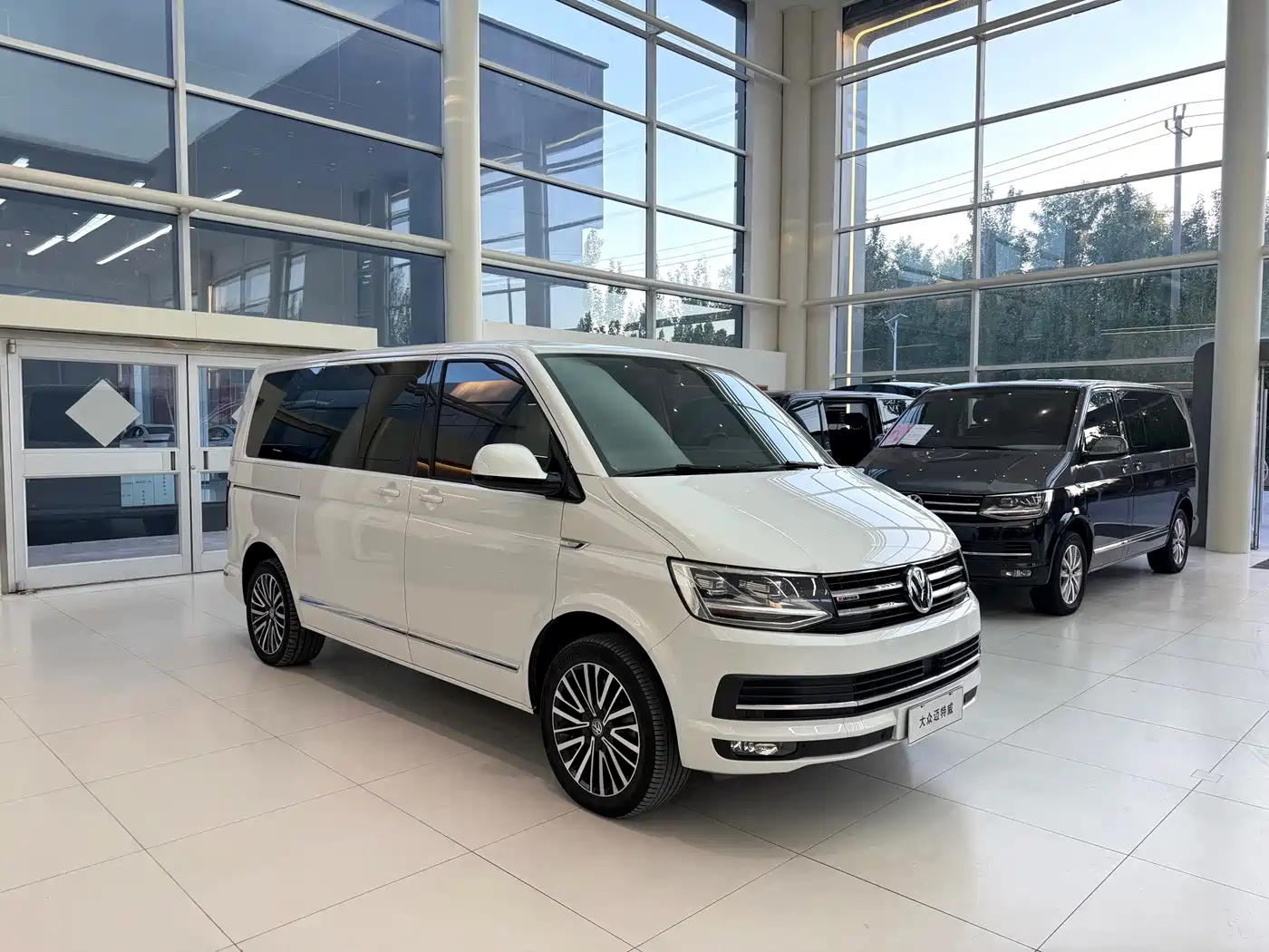 Volkswagen Multivan 2019 2019 2.0TSI 4WD Premium 7-seater