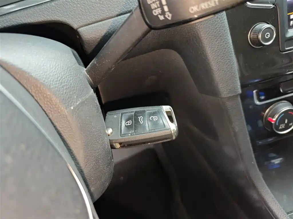 Volkswagen Golf 2017 230TSI Auto Comfort Millionth Anniversary Edition фото 9