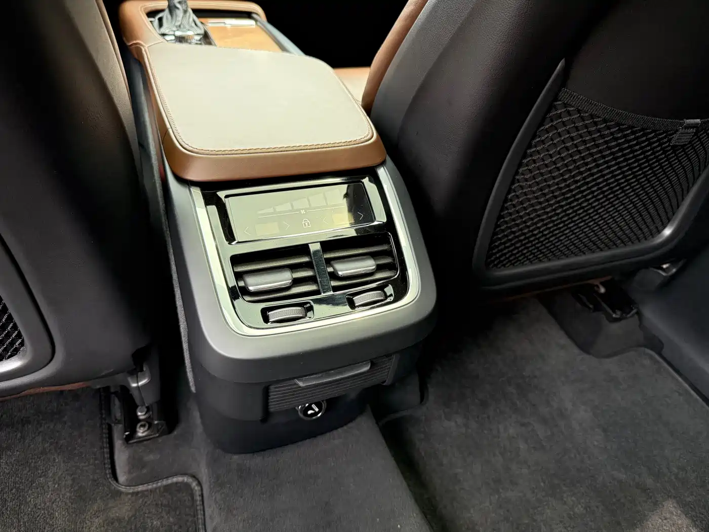 Фото 13 - Volvo XC90