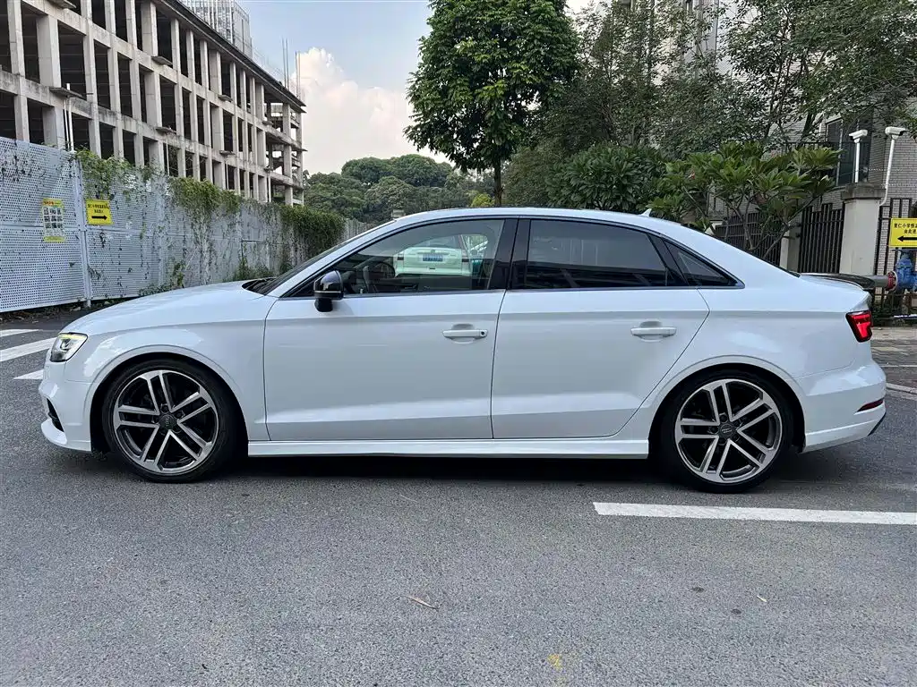 Фото 2 - Audi A3