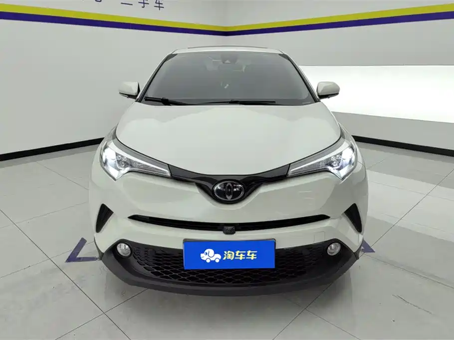 Toyota C-HR 2018 2.0L Leading Sunroof Edition China VI фото 2