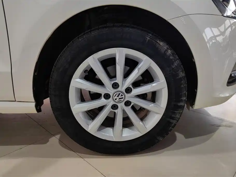 Volkswagen Polo 2016 1.6L Automatic Luxury фото 6
