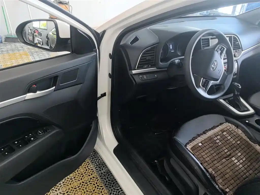 Hyundai Elantra 2016 Model 1.6L Automatic Smart Elite фото 16