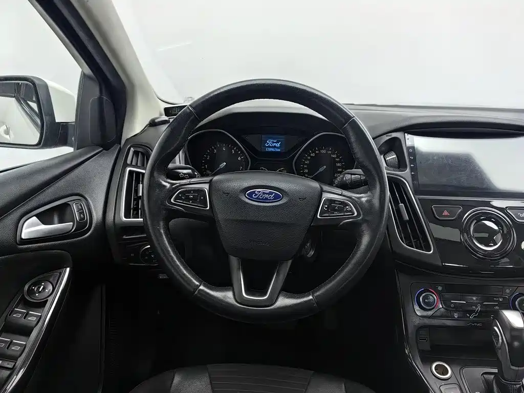 Фото 11 - Ford Focus