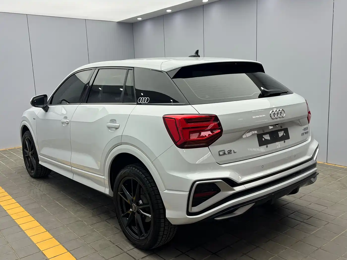 AUDI Q2L