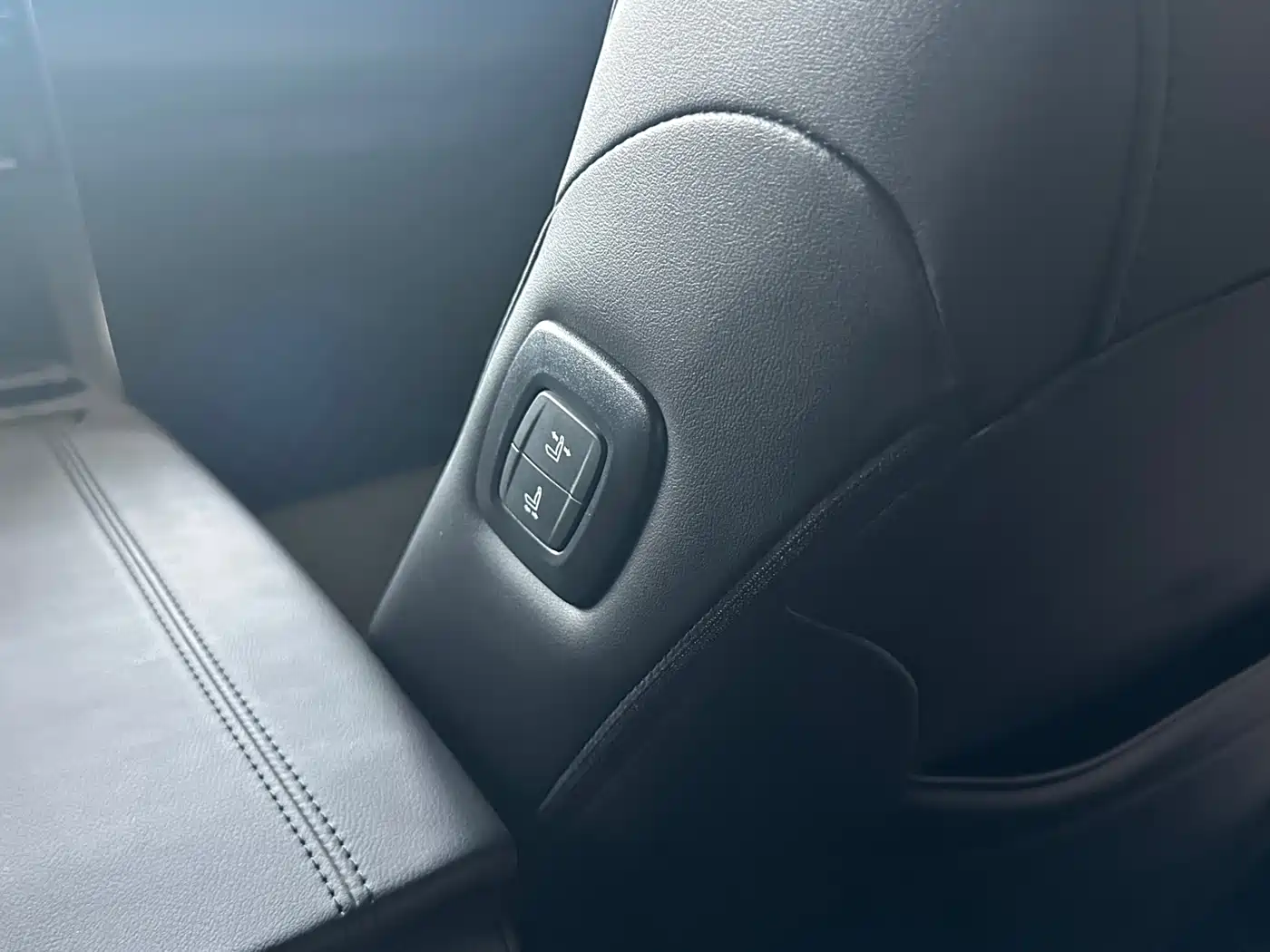 Toyota Avalon 2019 Hybrid 2.5L Luxury Edition China V фото 17