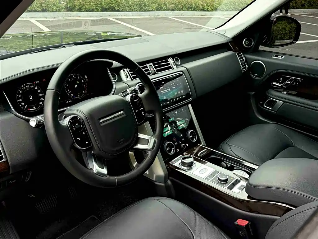 Land Rover Range Rover 2021 3.0 L6 Golden Age Edition фото 11
