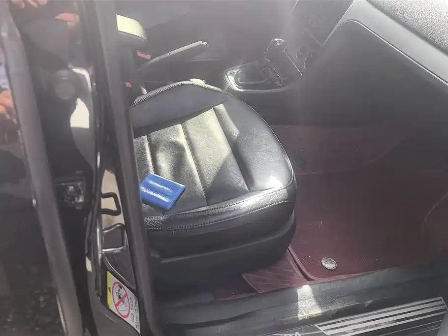 Volkswagen Lavida 2013 1.6L Automatic Comfort Edition фото 8