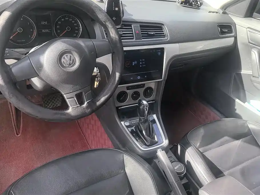 Volkswagen Lavida 2013 1.6L Automatic Comfort Edition фото 12