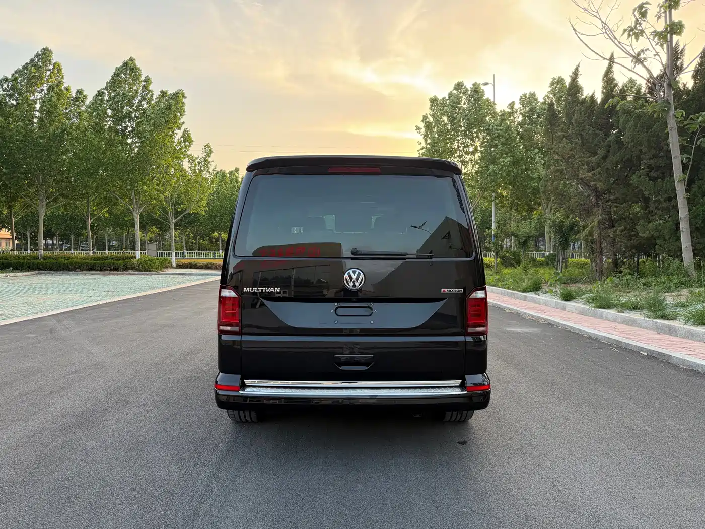 Volkswagen Multivan 2019 2.0TSI 4WD Premium 7-seater фото 4