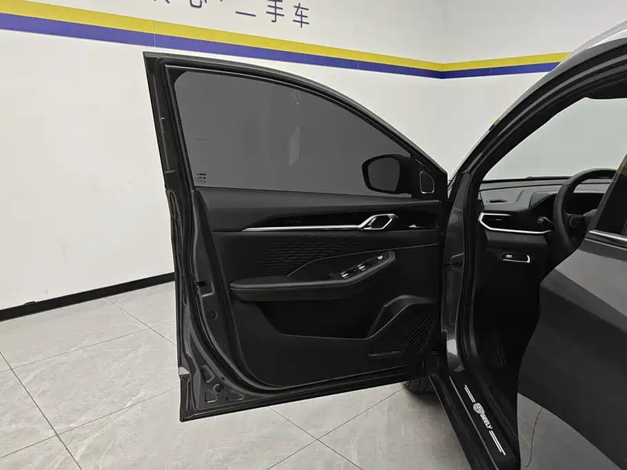 Фото 7 - Geely Coolray