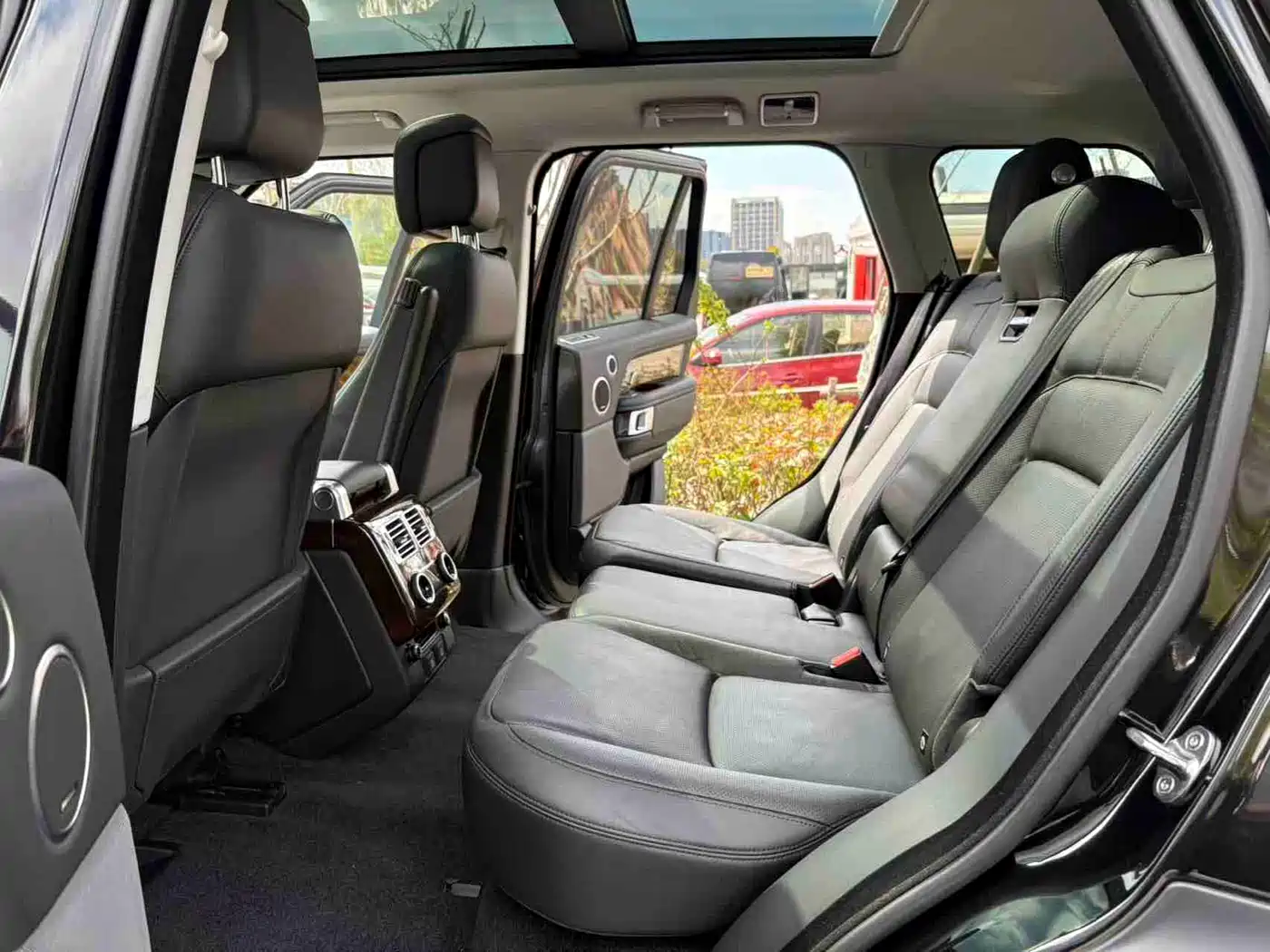Land Rover Range Rover 2021 3.0 L6 Heritage Edition фото 11