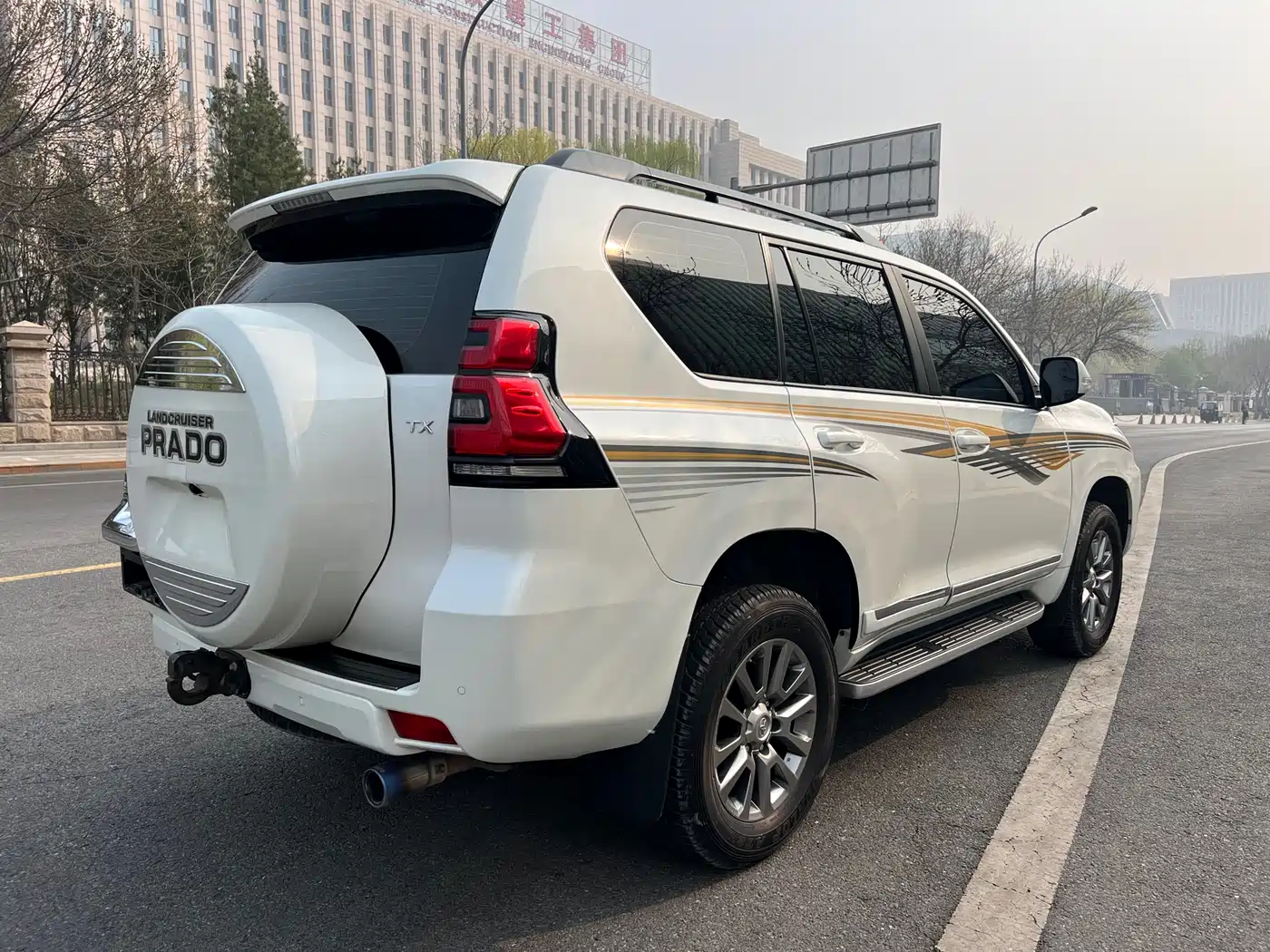 Toyota Prado 2018 3.5L Automatic TX-L Rear-mounted Spare Tire фото 4