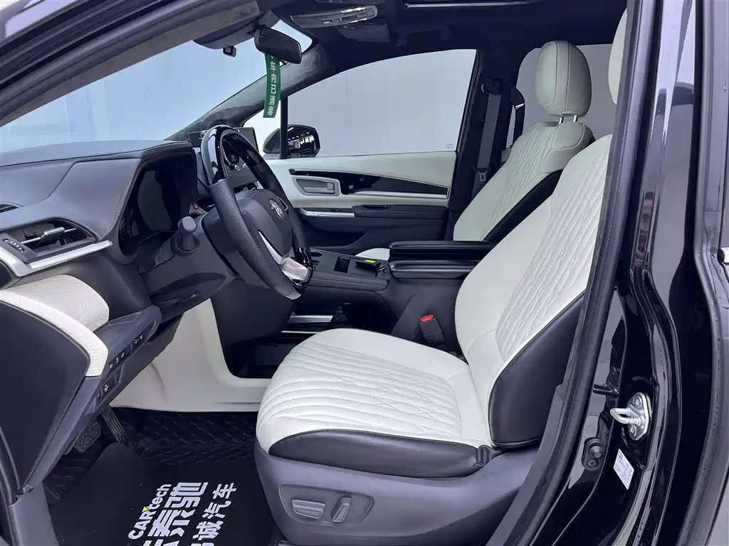 Toyota Sienna 2024 2.5L Hybrid Comfort Edition фото 20