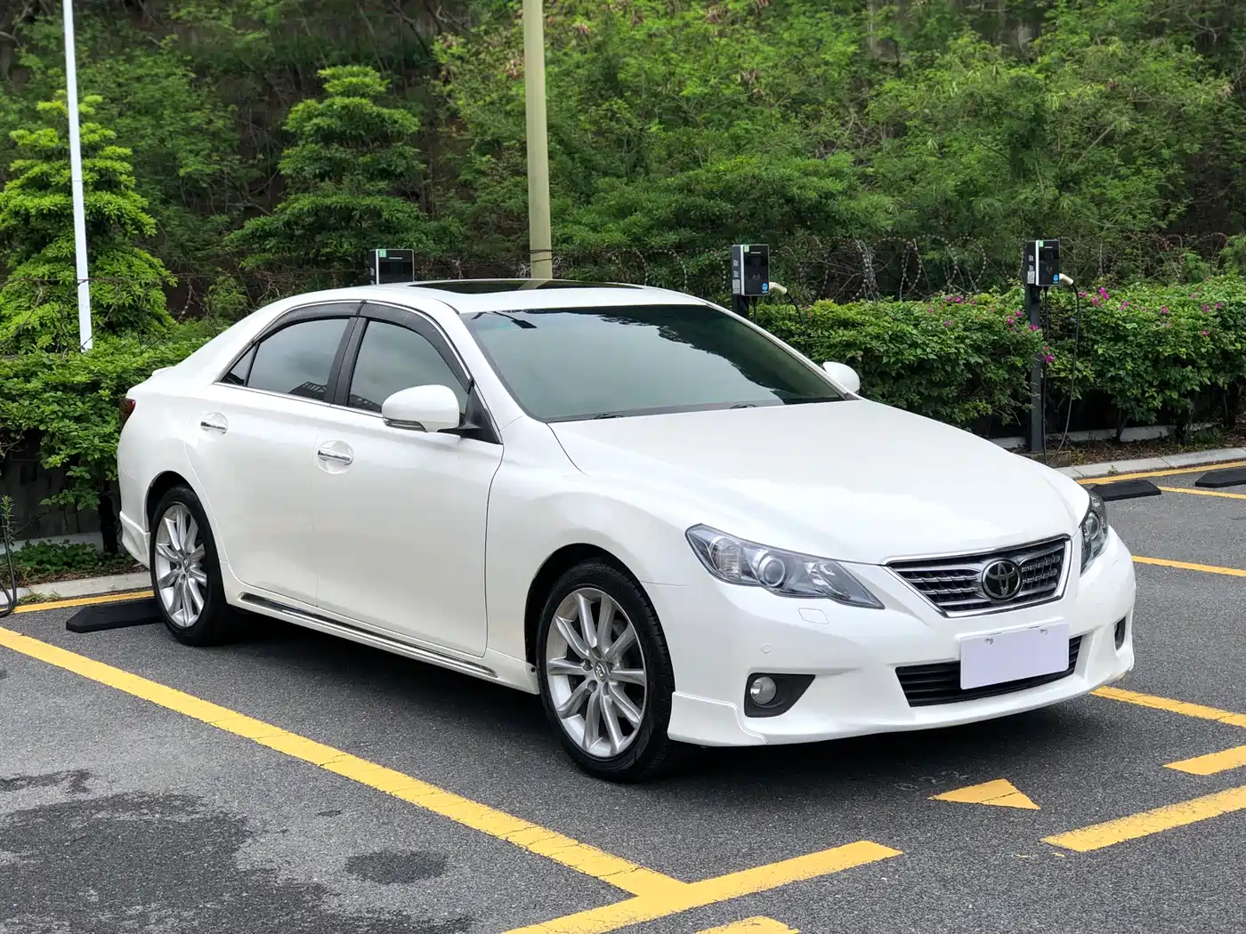 Toyota Reiz 2010 3.0V Style Flagship Navigation Edition фото 3