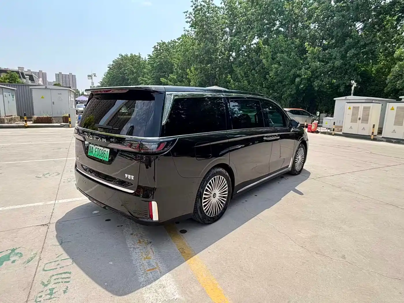 Voyah Auto Voyah Dreamer 2025 PHEV AWD Flagship Kunpeng Edition фото 9
