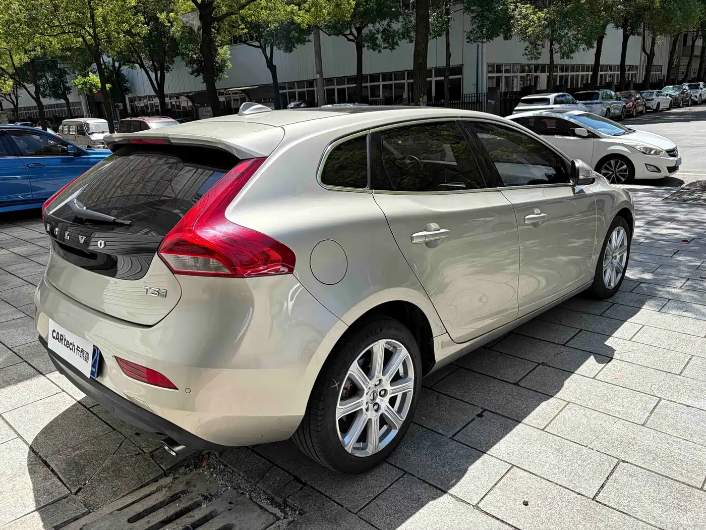 Volvo V40 2017 2017 T3 R-Design
