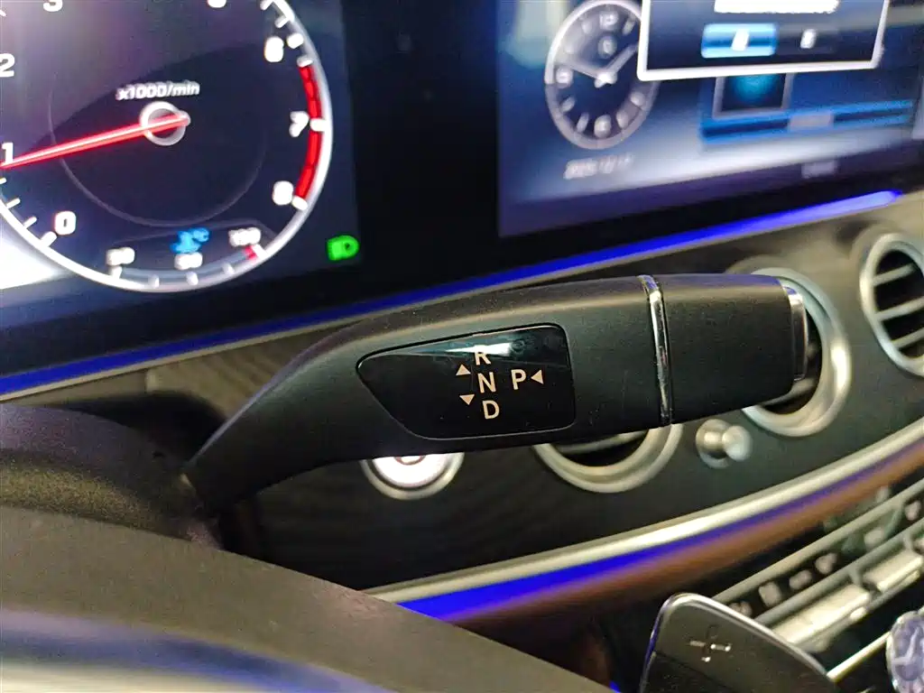 Mercedes-Benz E-Class 2016 E 200 L Sport Type фото 11