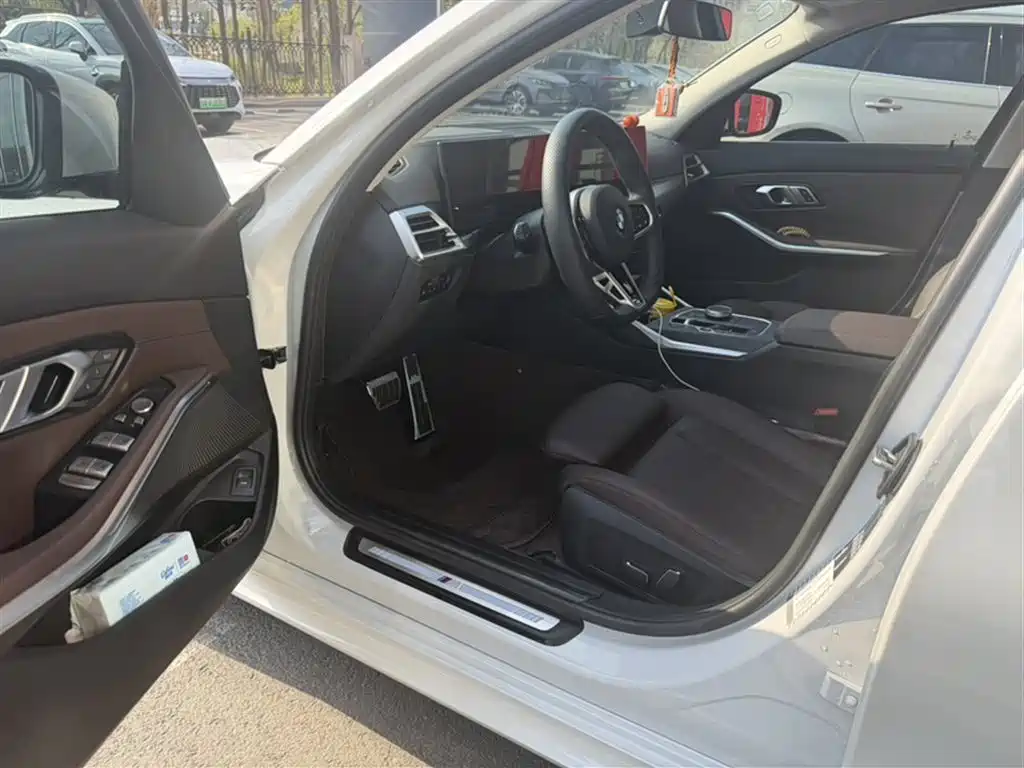 BMW 3 Series 2025 325Li M Sport Package фото 9