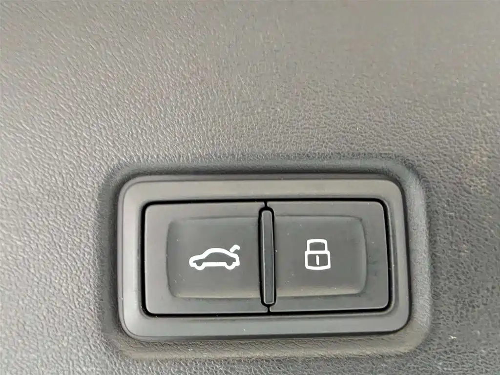 Audi Q6 2023 50 TFSI quattro Moving Cloud Yulin Package фото 27