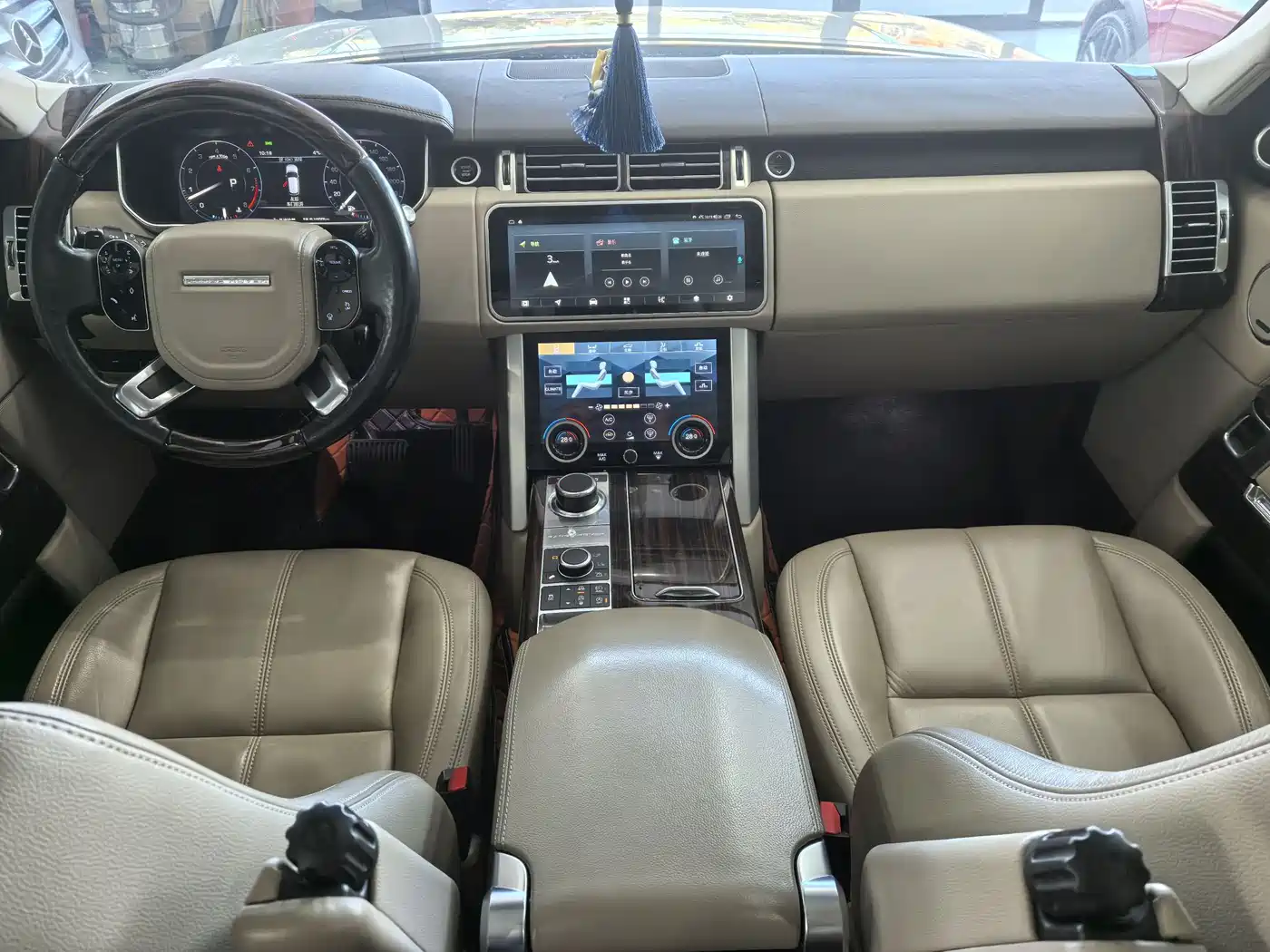 Land Rover Range Rover 2017 3.0 SC V6 Golden Age Edition фото 10
