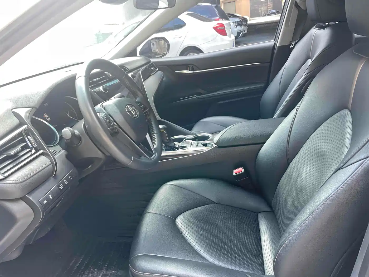 Toyota Camry 2021 2.5G Luxury Edition фото 4