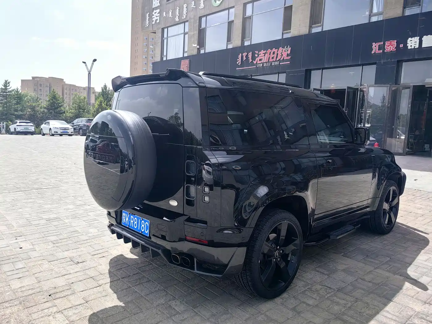 Land Rover Defender 2023 Model 90 2.0T P300 SE фото 5