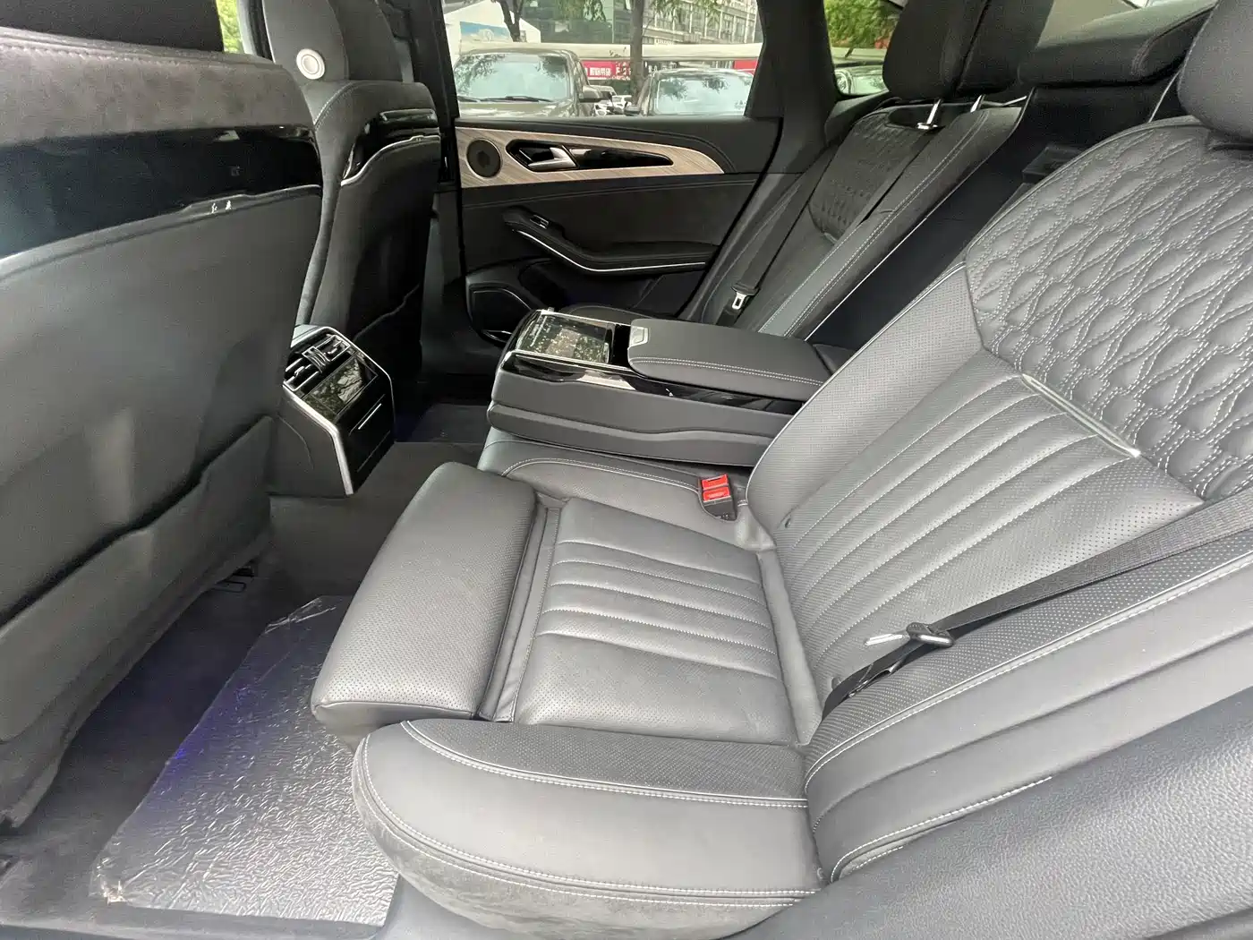 Hongqi H9 2022 2.0T Smart Connect Flag Smooth Edition фото 9