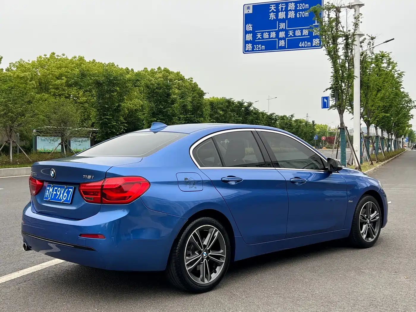 BMW 1 Series 2017 118i Sport фото 8