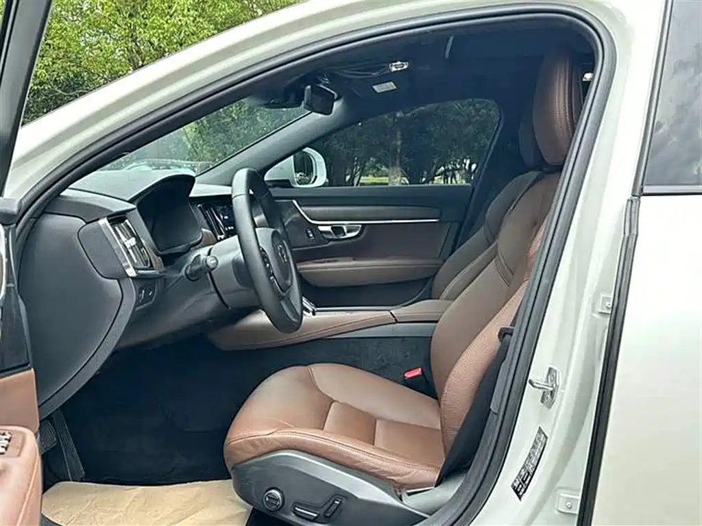 Volvo V90 2021 Model Cross Country B5 AWD Premium Smart Edition фото 5