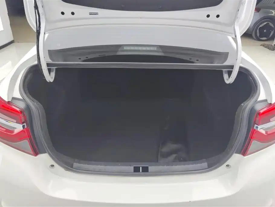Toyota Vios 2022 1.5L 20th Anniversary Edition фото 4