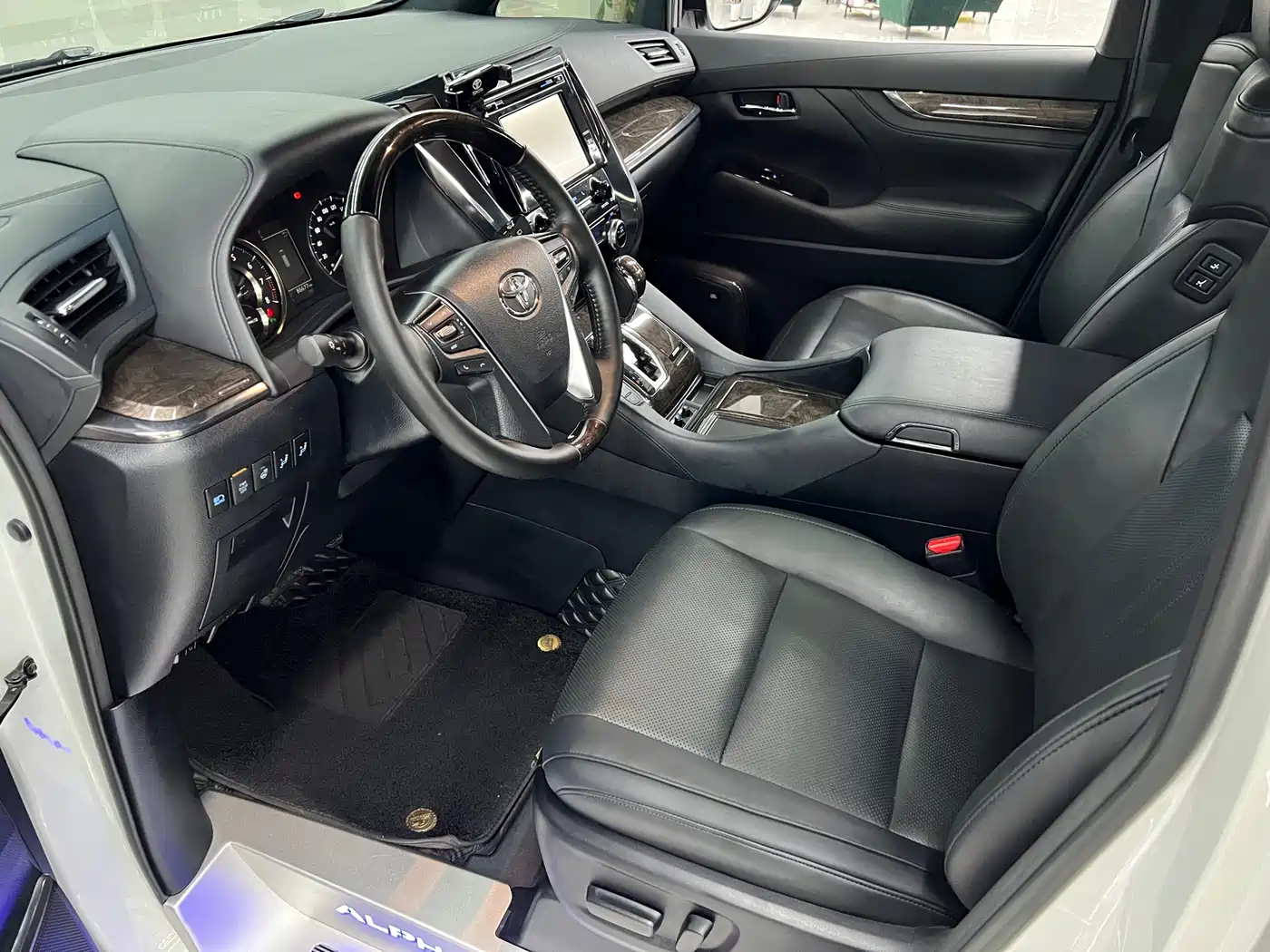 Toyota Alphard 2018 Facelift 3.5L Premium Edition фото 20