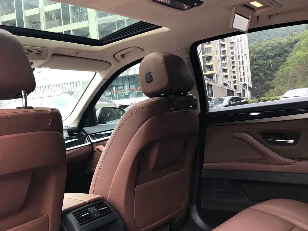 BMW 5 Series 2017 520Li Classic Edition фото 10