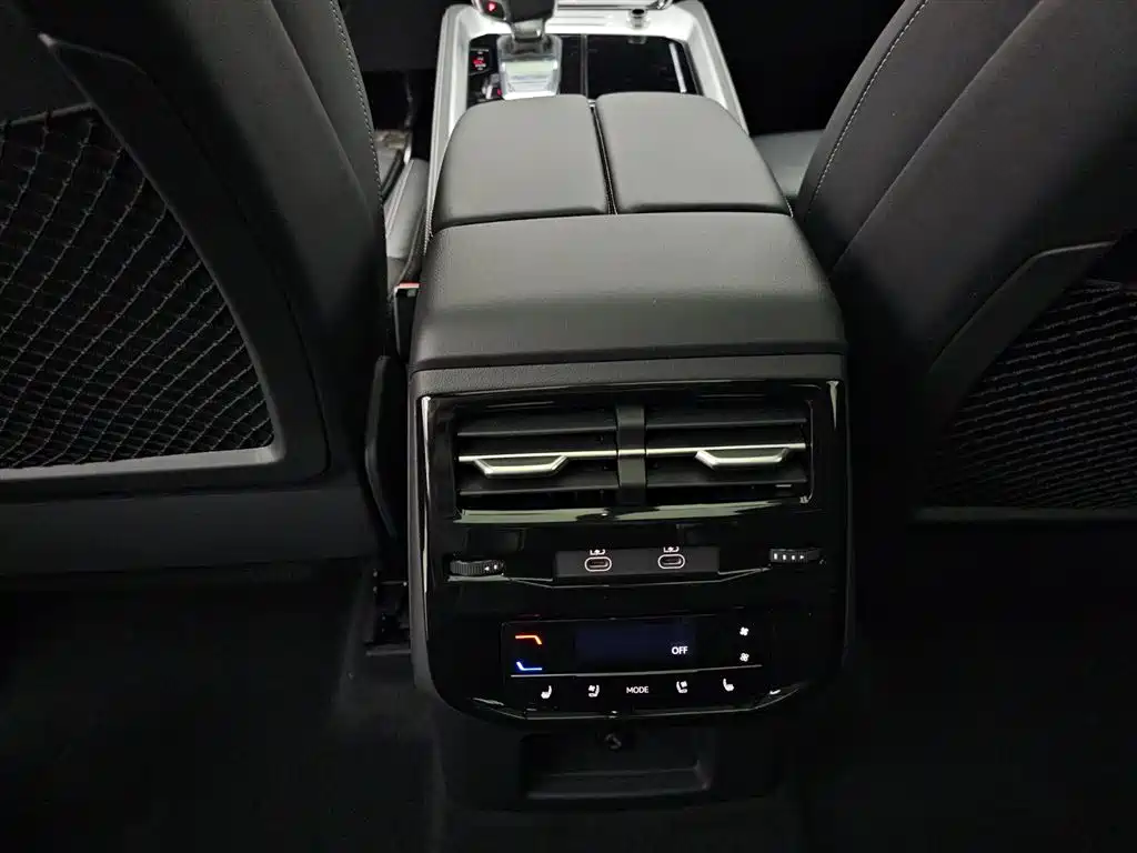 Audi Q6 2023 50 TFSI quattro Soaring Edition One фото 15