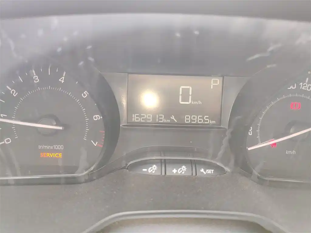 Peugeot 2008 2014 1.6L Automatic Trend Edition фото 5