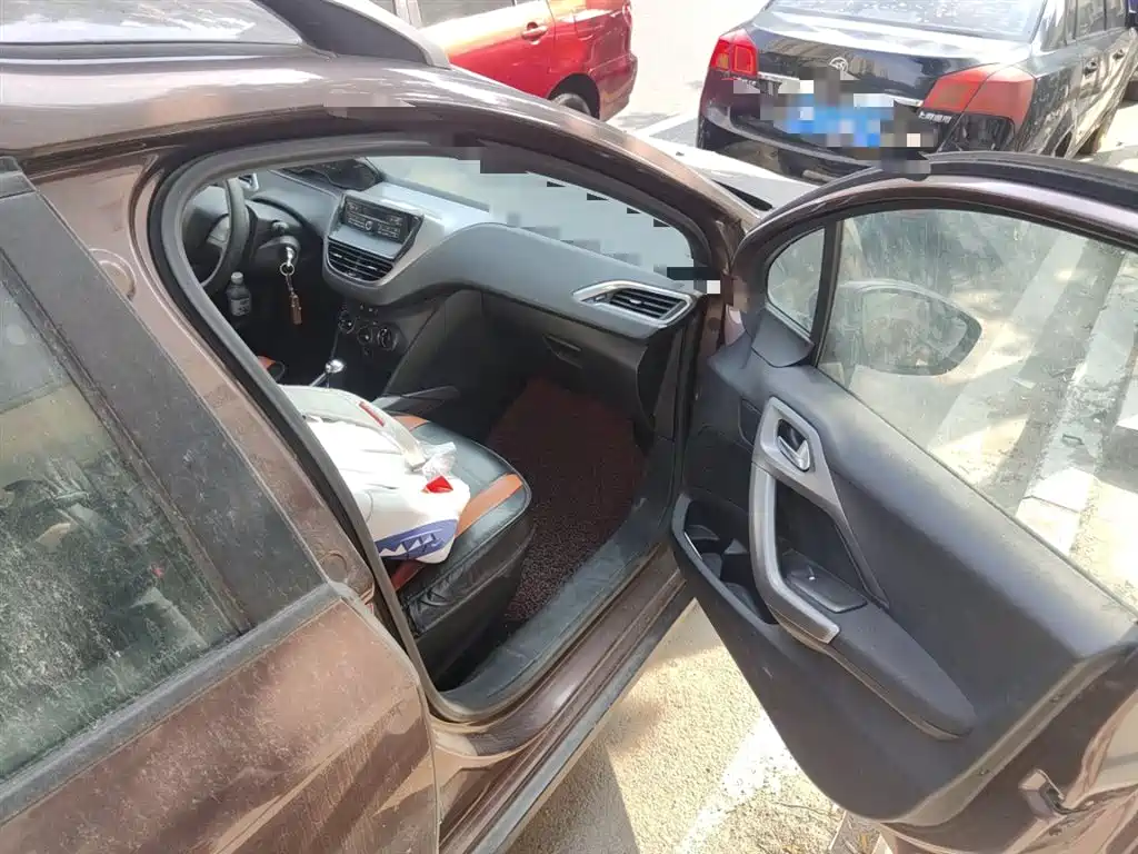 Peugeot 2008 2014 1.6L Automatic Trend Edition фото 20