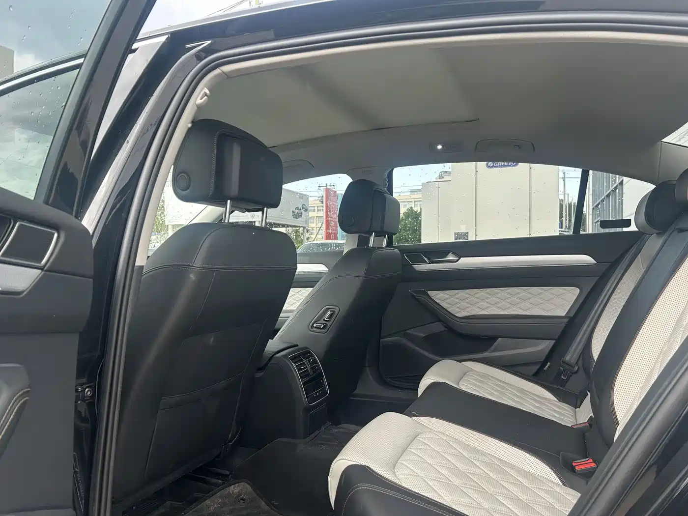 Volkswagen Magotan 2024 2 Million Units Public Sharing Edition 330TSI DSG Luxury фото 7