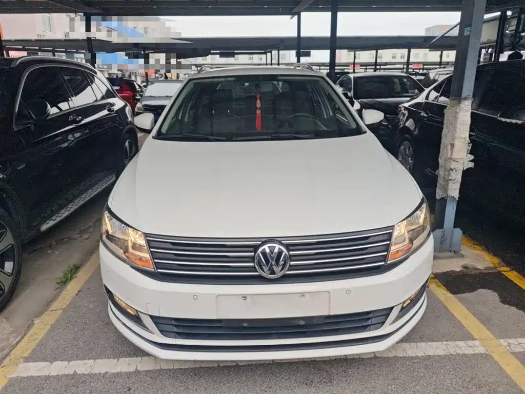 Volkswagen Lavida Tour 2015 1.6L Automatic Comfort Edition фото 3