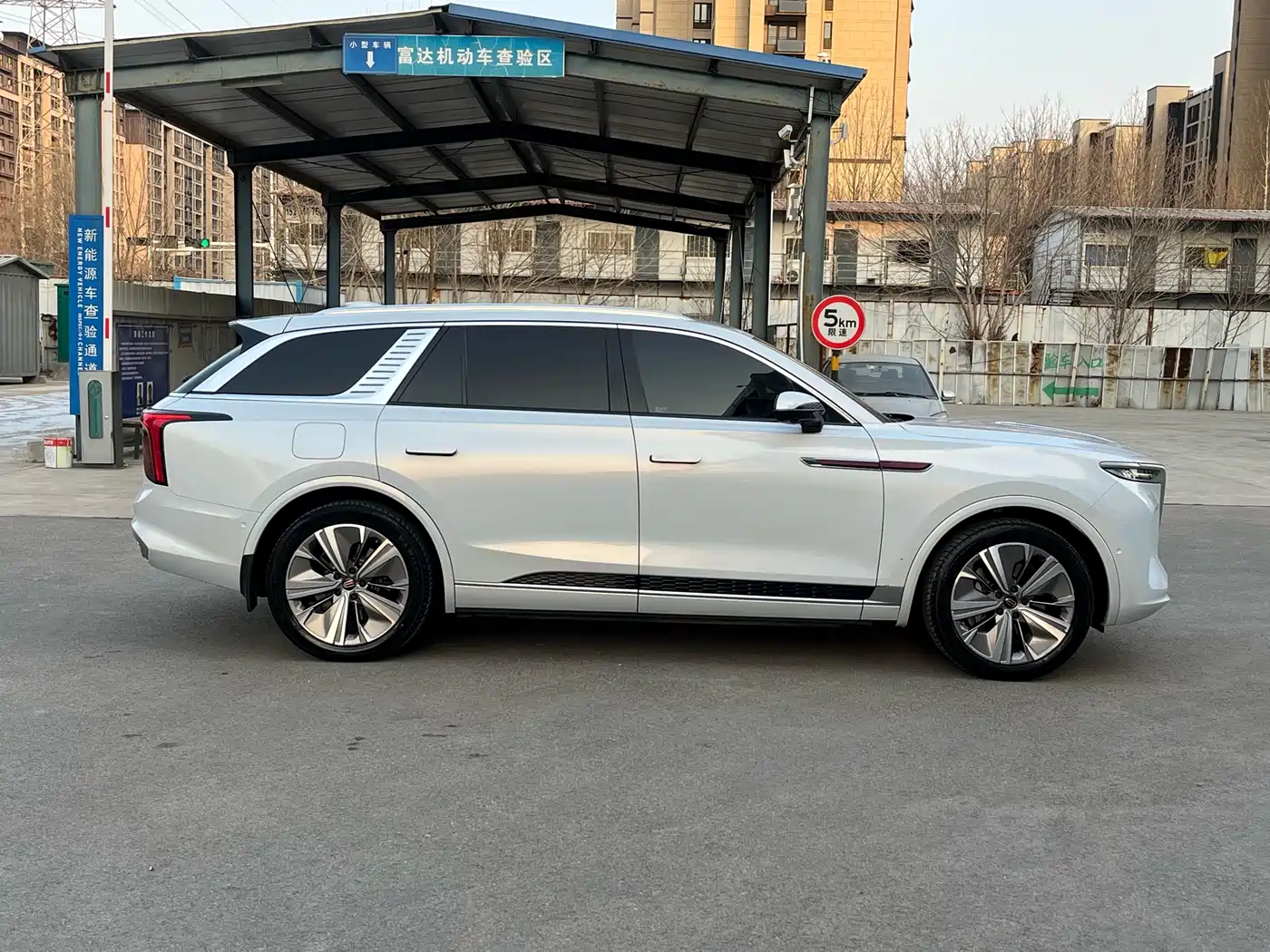 Hongqi E-HS9 2022 690km Qi Xiang Edition (6-seater) фото 7