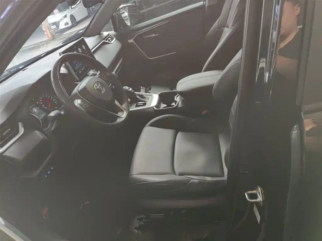 Toyota Wildlander 2022 2.0L CVT FWD Luxury PLUS Edition фото 15
