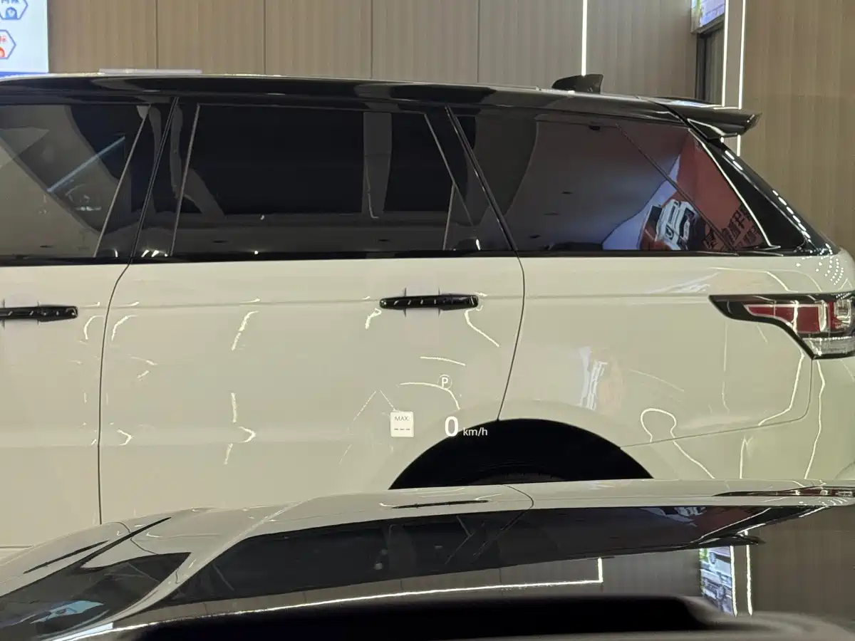 Land Rover Range Rover 2022 3.0 L6 360PS Heritage Edition фото 22