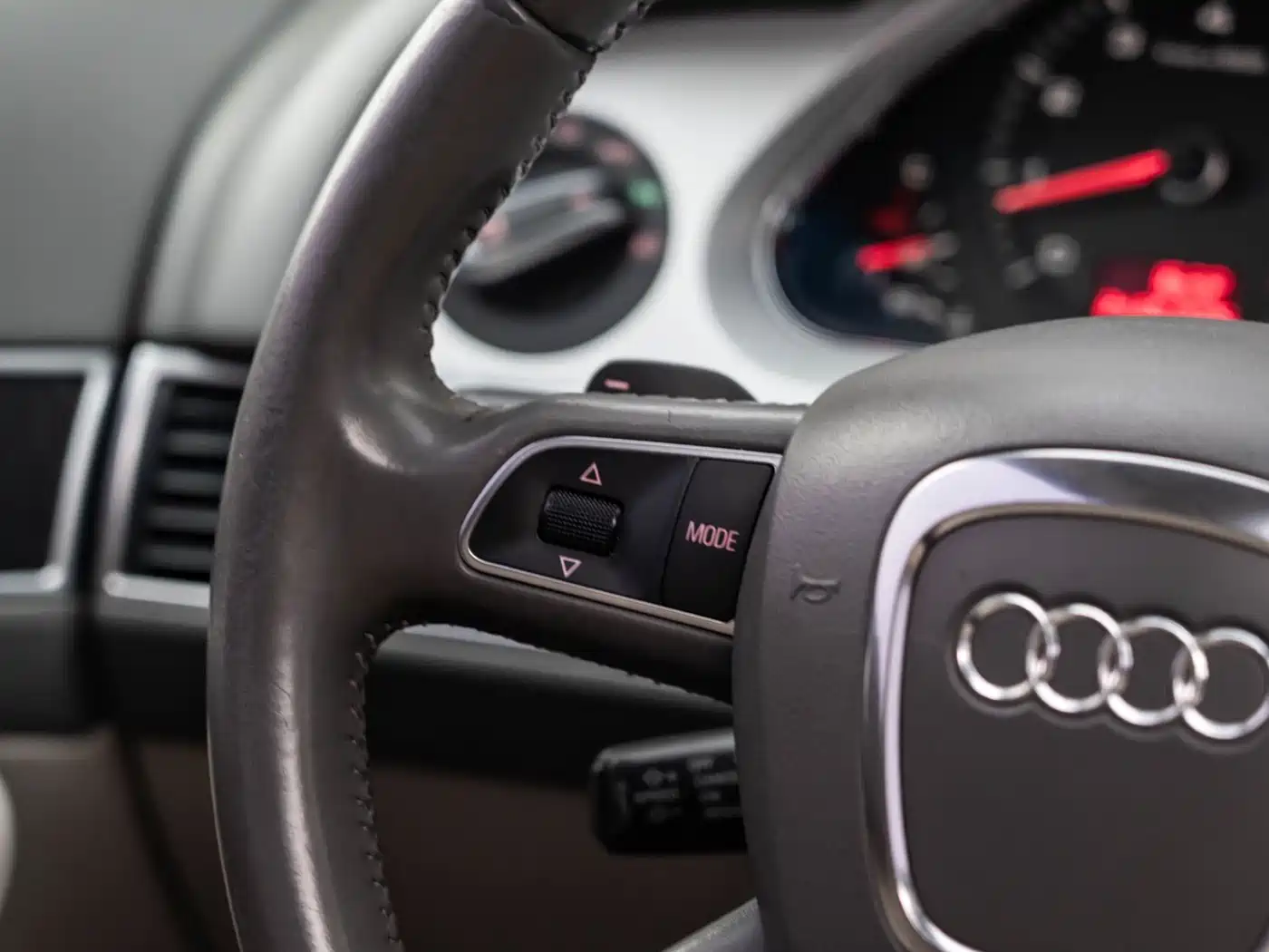 Audi A6L 2010 2.4L Luxury фото 14